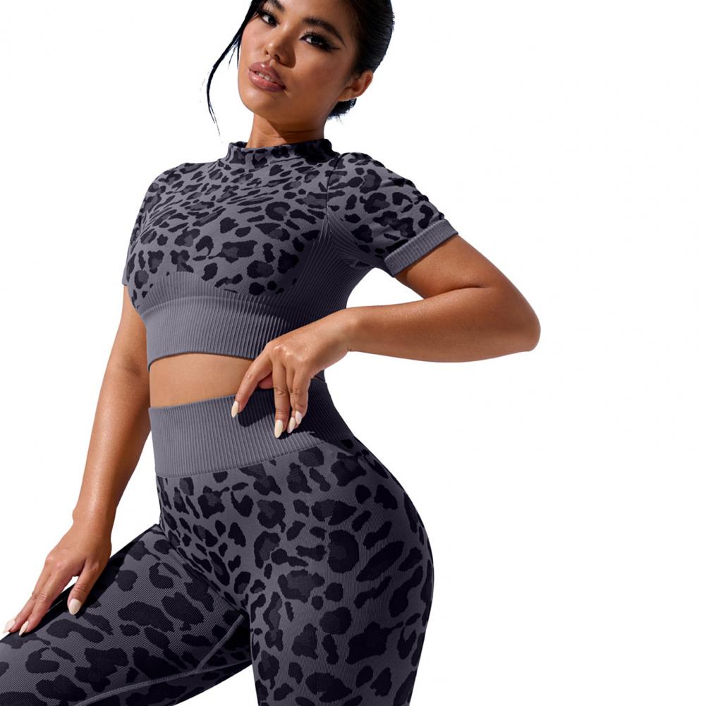 Seamless Yoga Suit Women Fitness Suits Leopard Print Short Sleeve Crop Top Tight Hip Lift Pants Yoga Set Women Sport Suits