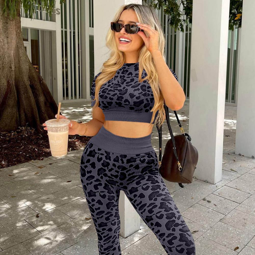 Seamless Yoga Suit Women Fitness Suits Leopard Print Short Sleeve Crop Top Tight Hip Lift Pants Yoga Set Women Sport Suits